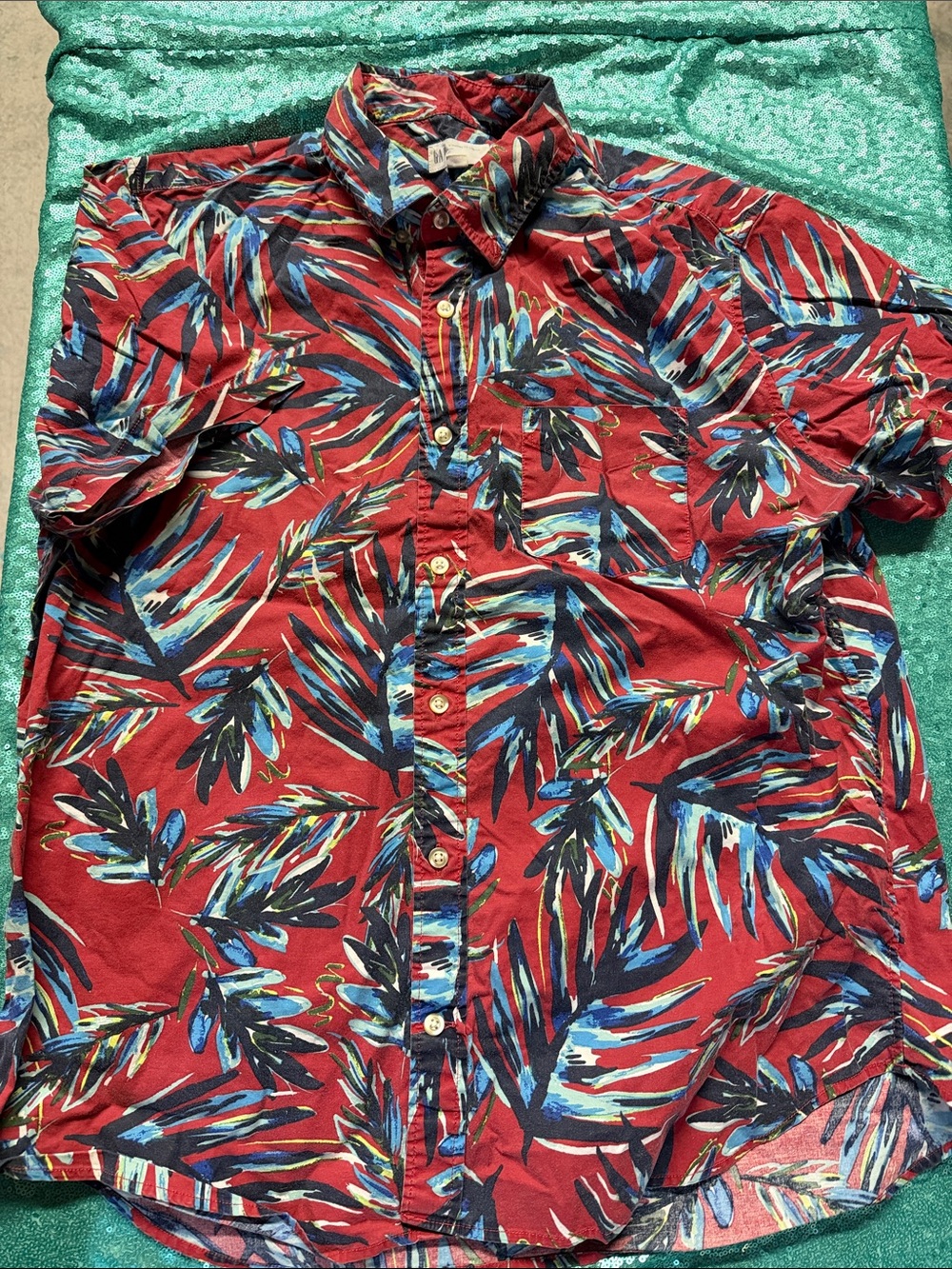 GAP Men's Red Tropical Leaf Print Short-Sleeve Button-Down Shirt
